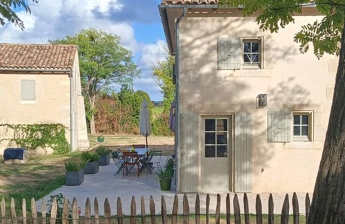 Saint-Thomas-de-Conac House | Renovated house with pool ideal for family vacations