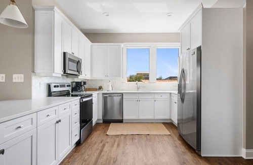Cannonborough Elliotborough House | Renovated Home w/ Patio | 1 Block From King St