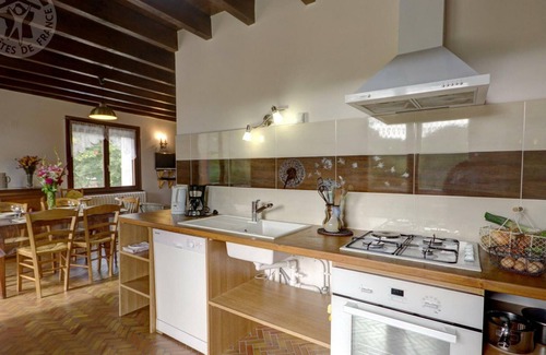 Les Salles Cottage | Renovated house, 2 bedrooms, garden, pets allowed, internet, barbecue