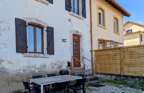 Hericourt Cottage | Renovated house with garden, AC, parking, WiFi - Quiet in Héricourt