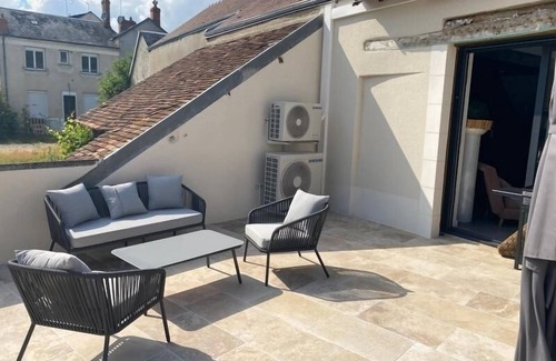 Saint-Maur Cottage | Renovated House with Garden, Near River and Nature Park, 10 Min from Châteauroux