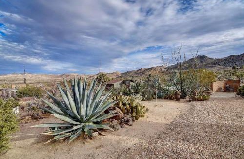 Joshua Tree Highlands House | Renovated Lodge - Room 2 with pool access