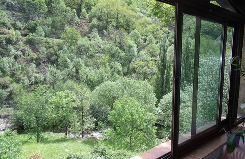 Juvinas House | Renovated sheepfold in the heart of nature, with large terrace and private beach access to the river.