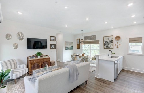 Thunderbolt Cottage | Renovated with Water View - 5 min to SAV - 15 to Beach by Lucky Savannah
