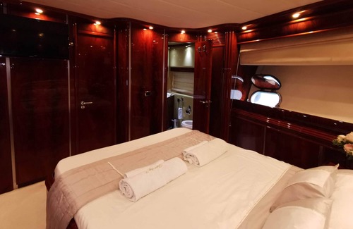 Barceloneta Boat Rental | Rent a Luxury Motor Yacht in Port Olympic