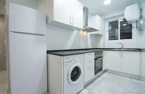 El Cabanyal Apartment | Rental unit in València · ★4.45 · 3 bedrooms · 4 beds · 1 bath