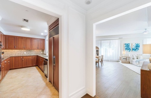 Seven Mile Beach Condo | Residence 303, Elegant Oasis Minutes from Seven Mile Beach