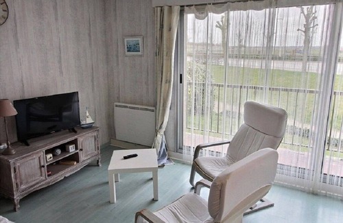 Moyenneville Apartment | Residence facing the port
