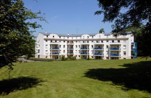 Chevreuse Apartment | Residence Hotel Les Ducs De Chevreuse avec Hébergement, Repas & PDJ, Séminaire, Bureau & Parking
