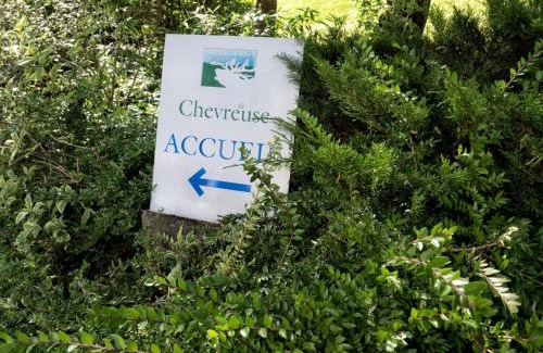 Chevreuse Apartment | Residence Hotel Les Ducs De Chevreuse avec Hébergement, Repas & PDJ, Séminaire, Bureau & Parking