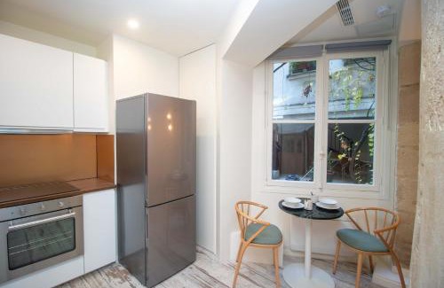 Arsenal Apartment | Residence Le Marais by Studio prestige