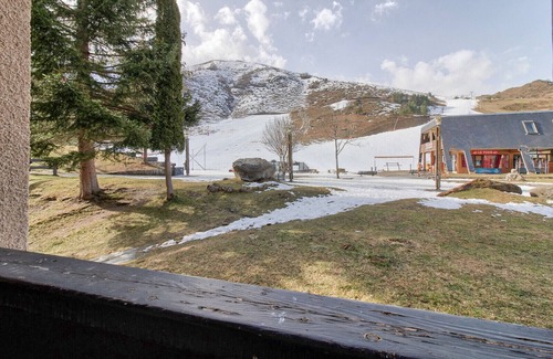Genos Apartment | Residence Les Gourgs Blancs - 80m from the slopes