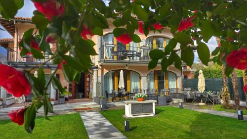 Cannobio Apartment | Residence Villa Margherita WITH POOL & HYDROMASSAGE
