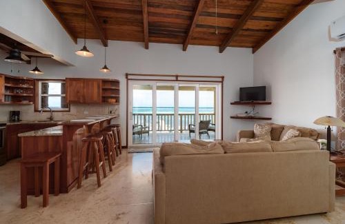 San Pedro House | Residences at Barrier Reef 1-1C Oceanfront 2 BR by Stay Floreo