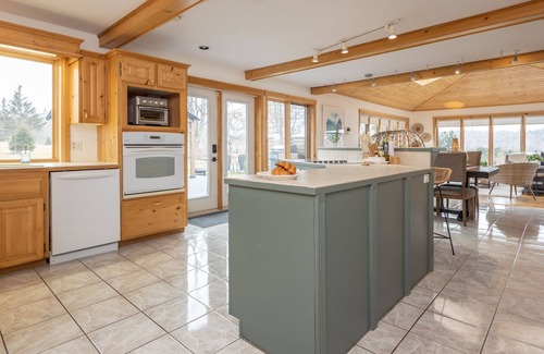Yarmouth County House | RESORT 21 - A private oasis on the lake.