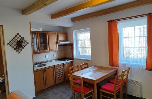 Tyn nad Vltavou House | Resort Koloděje - oranžový dům