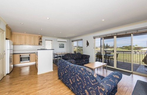 Ledge Point House | Resort-Style Beach Front Accommodation