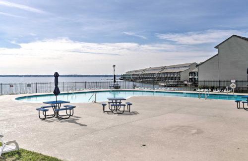 Seven Coves Apartment | Resort-Style Lake Conroe Retreat with Balcony and View