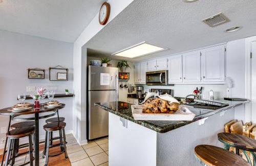 Seven Coves Apartment | Resort-Style Lake Conroe Retreat with Balcony and View