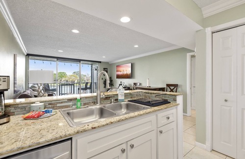 Walden on Lake Conroe Condo | Resort Style Serenity on Lake Conroe: Tennis, Lake-Side Pool, Gym, Marina