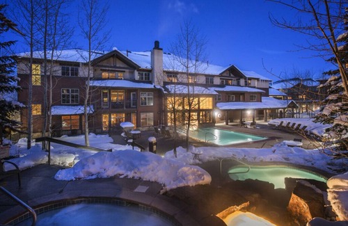 Four O'Clock Apartment | RESORT SUITE. Ski in/Ski out - 900ft to Snowflake Lift & FREE Shuttle