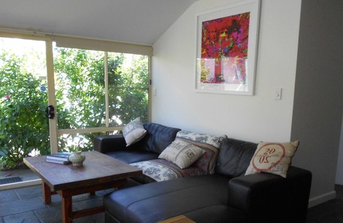 Freshwater Cabin | Rest and relax in the garden
