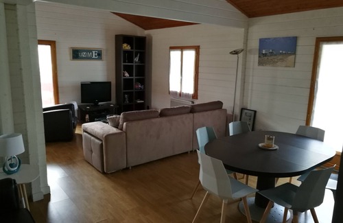 Marennes House | Rest assured in a charming wooden house .