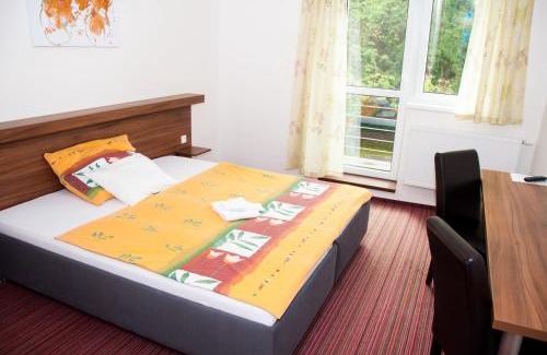 Hradec Kralove House | Restaurace a penzion Zděná Bouda