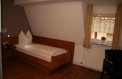 Oberstenfeld House | Restaurant Orakel