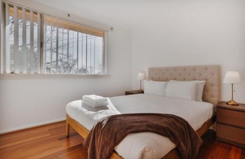 Deakin House | Restful Canberra Retreat in Spacious Terrace Home