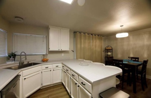 Cascade House | Retreat 5 bed, 4 room 3.8 mi. from Redding Airport
