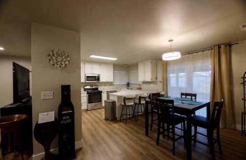 Cascade House | Retreat 5 bed, 4 room 3.8 mi. from Redding Airport