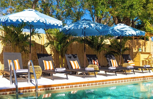 Seminole House | Retreat~HEATED Pool~SECRET Gameroom~Minigolf~Hottub~