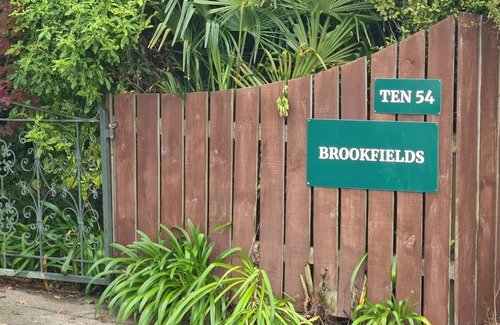 Cheltenham Apartment | Retreat to the farm and enjoy the native bush and stream.