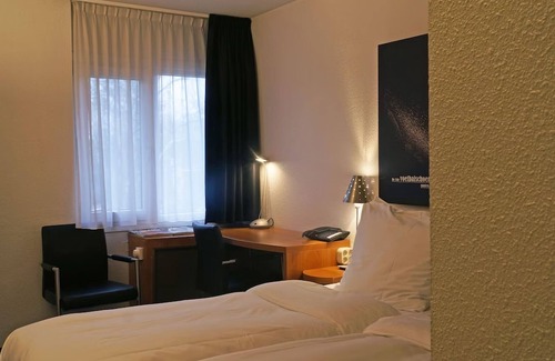Municipality of Zutphen Hotel | Retreat to Tranquil Room with Indoor Swimming Pool Near Henriette Polak Museum