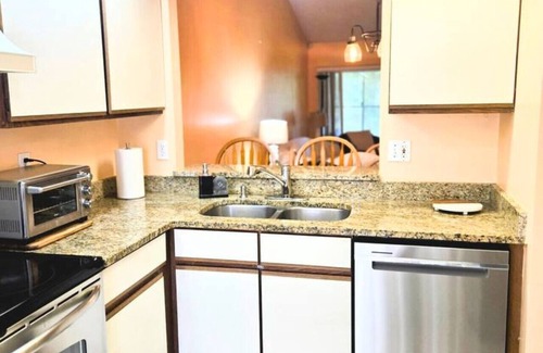 Buena Ventura Lakes Apartment | Retro 3 Bedroom Economy Family Home w/pool access!