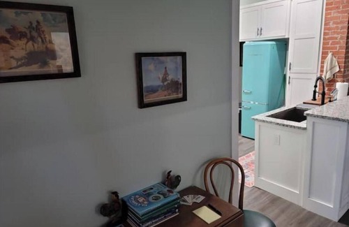 Slaton House | Retro Bungalow - 3 Beds/2 Baths - No Chores!