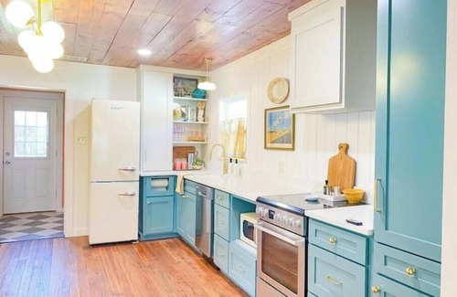McKinney House | Retro Bungalow in Downtown McKinney Fenced Yard & Atari