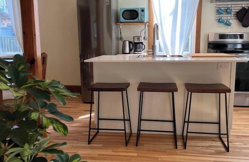 Wakefield Apartment | Retro-chic retreat in the heart of Wakefield