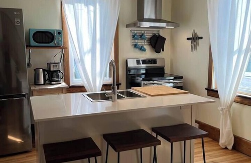 Wakefield Apartment | Retro-chic retreat in the heart of Wakefield