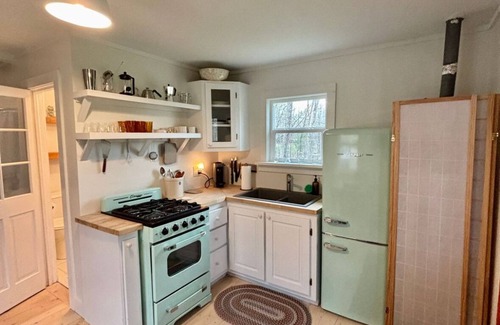 Accord Cottage | Retro Cottage in Accord