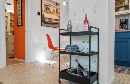 Twin Palms Apartment | Retro & funky mid-century mod at Ocotillo Lodge