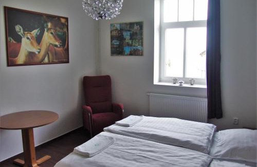 Dolni Brusnice Hotel | Retro hotel Pod Zvičinou
