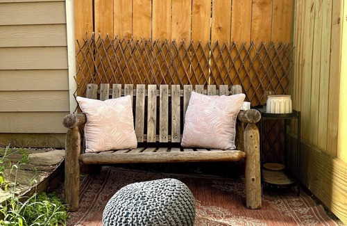 Shady Acres Apartment | Retro Retreat in the Greater Heights