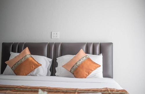 Mae Sot House | Retro Twin Home at Maesot