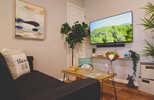 Woodbury Apartment | RetroChic★Parking★950Mb★20min->CenterCity&Airport1