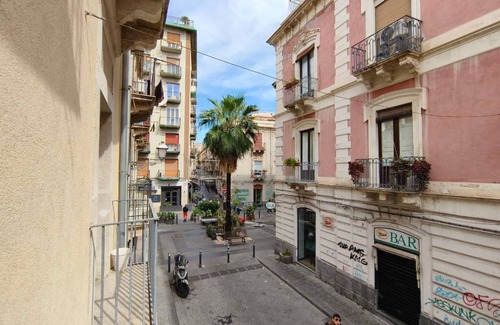 Catania City Centre Apartment | RETROETNEA - Retro-style Apartment in historic center with 2 connecting bedrooms