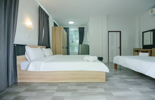 Chom Bueng Resort | Reuan Chom Dao Resort