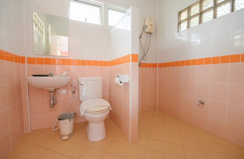 Chom Bueng Resort | Reuan Chom Dao Resort