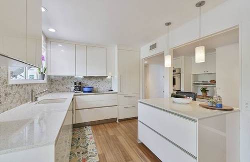 College Station House | Reunion House: 6BR/4.5BA midcentury modern gem, 12 minutes from Kyle Field